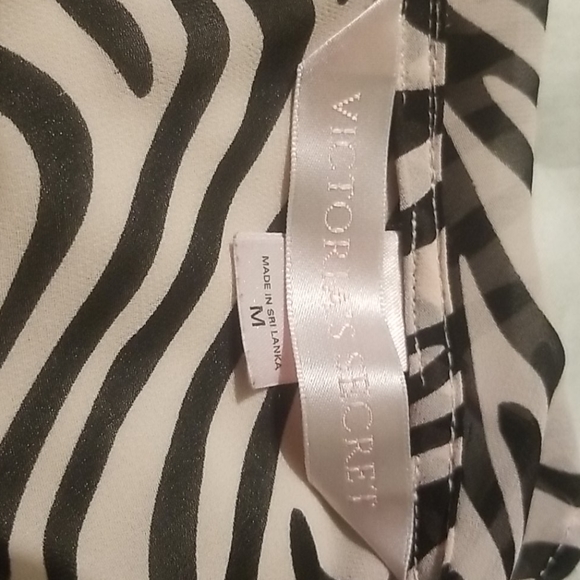 Victoria Secret cover up - Picture 2 of 2